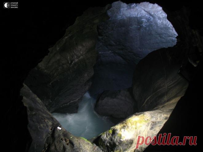 Жемчужина Швейцарских Альп - уникальный Трюммельбахский водопад, расположенный прямо внутри горы!