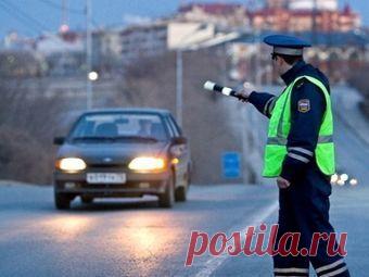 Госдума приняла законопроект о лишении прав за долги по штрафам и алиментам. Лимит нарушения — 10 тысяч рублей