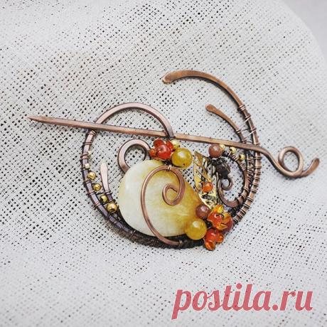 Свеженькое #брошь или #фибула Материалы #медь #сердолик Эту и другие работы можно заказать vk.com/kaffclub @_flamens_ #_flamens_ #copper #cornelian #black #yellow #autumn #fibula #naturestone #naturebeads #etsy #etsyjewelry #etsyseller #etsyshop #etsyflamens #vk #style #boho #bohochic #youth