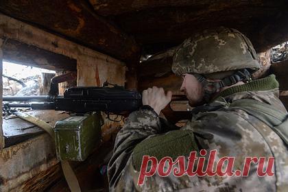 В ЛНР сообщили об обстреле со стороны украинских военных. Представитель ЛНР в Совместном центре по контролю и координации режима прекращения огня (СЦКК) в Донбассе сообщил о еще двух обстрелах со стороны Вооруженных сил Украины (ВСУ). По его словам, украинские силовики открыли огонь по населенным пунктам Сокольники и Лозовое из минометов, орудий БМП-1 и гранатометов.