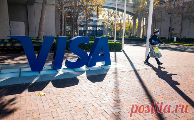 Visa заявила об «оперативных мерах» для соблюдения санкций против России. Ранее Mastercard отключила от своей сети несколько российских финансовых организаций. Карты банков, попавших под санкции, не будут работать за границей и при оплате в зарубежных онлайн-магазинах, но продолжат действовать в России