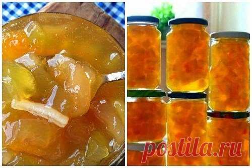 ЧУДО-ДЫНЯ НА ЗИМУ... 
Эти прекрасные кусочки дыни впервые попробовала на Рождество у сестры. Вы даже не представляете как это было вкусно, кусочки прям таяли во рту. Тогда сестра закрыла всего лишь 3 баночки (порцию) для пробы. В этом году, естественно, было закрыто в разы больше такой чудесной дыни. Приготовление очень простое, но результат Вас приятно обрадует, особенно, если откроете такую баночку сладеньких дынь среди зимы. 
Дыни 2-2.5 кг 
Сахар 2 ст. 
Лимонной кислоты 1 ч. ложка 
Вода 1 л