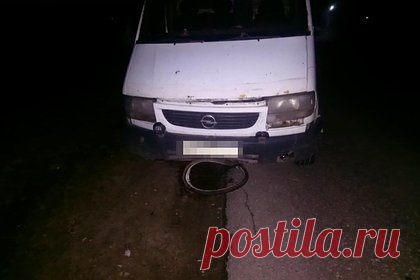 Лежавшего на дороге россиянина насмерть задавил автомобиль. В Ельнинском районе Смоленской области автомобиль насмерть задавил мужчину, который лежал на проезжей части. Об этом сообщается на сайте Госавтоинспекции региона. Авария произошла на автодороге Починок — Ельня — Спас-Деменск. Не уточняется, почему погибший лежал на дороге. Россиянин скончался до приезда скорой.