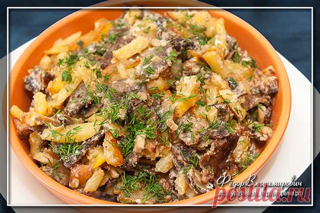 Старинное блюдо русской кухни: готовим скоблянку Скоблянка — старинное блюдо русской кухни. Сейчас оно встречается редко, просто потому, что про скоблянку почти забыли. Готовить скоблянку просто, состав ингредиентов тоже очень простой и характерный для русской кухни — мясо, часто нескольких видов, грибы и картофель...