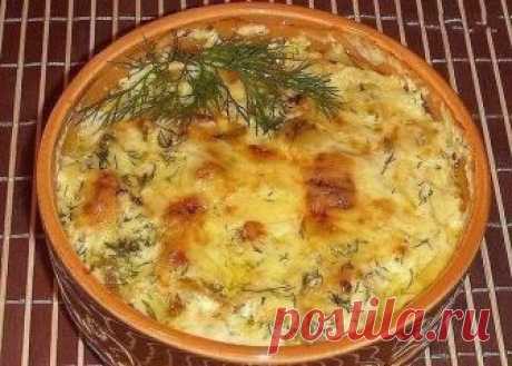 Картошка с курицей и грибами под соусом в глиняных горшочках
Ингредиенты:
Куриное филе — 400 гр.
Картофель — 250 гр.
Лесные грибы (можно любые другие0 — 250 гр.
Сыр — 60 гр.
Сметана — 40 гр.
Репчатый лук — пару средних луковиц
Чеснок — пару долек
мука — 80 гр.
Вода — 150 мл.
Соль
Специи
Перец
Приготовление:
Куриное филе промоем под холодной водой и выложим на бумажные салфетки. Как только мясо обсохнет, нарежем его небольшими кусочками.
К муке добавим соль, специи, перец, ...