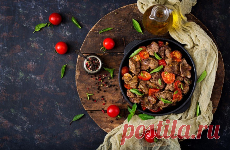 Вкусно и недорого: топ-5 простых блюд из куриной печени Куриную печень многие хозяйки незаслуженно обходят стороной, наивно полагая, что ее приготовление требует особой подготовки, а результат семью не порадует. А зря! В отличие от говяжьей, с которой дейс…