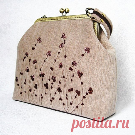 Одна из вариаций сумки "Вечер цвета меда"
#Сумка#сумкаженская#женскаясумка#сумка#декор#валянаясумка#сумкаваляная#сумкасвышивкой#валяние#вышивк#авторскаясумка#сумкаавторская#рукоделие#сумкасфермуаром#сумка##сумкаавторская#сумкаженская#сумкасдекором#авторскаясумка#Сумка#сумка#сумкаженская#женскаясумка#сумочка#роспись#вышивка##сумкасвышивкой#вышитаясумка#бисер