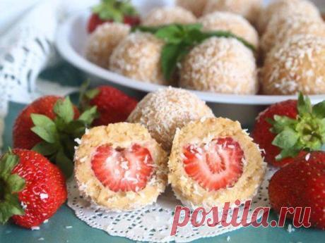 За чашкой чая: 10 рецептов клубничных десертов без выпечки