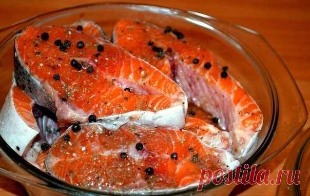Солим рыбу вкусно! (разную рыбу)

Рыбу, приготовленную таким способом, можно кушать уже через 2 часа. Но еще вкусней она получится, если постоит немного в холодильнике и пропитается маслом. Вы берите рыбку на свой вкус.

Потребуется:
-2 рыбки
-лук по вкусу (его можно побольше, очень вкусный)
-вода комнатной температуры 400 мл
-соль 2 столовых ложки без горки
-масло подсолнечное (можно с запахом, кому нравится) 200 мл
-лавровый лист 3 штуки
-гвоздика 3 штуки
-перец горошком...