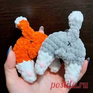 PDF Кото-попки крючком. FREE crochet pattern; Аmigurumi toy patterns. Амигуруми схемы и описания на русском. Вязаные игрушки и поделки своими руками #amimore - маленькие попки котят, плюшевый котик, кот из плюшевой пряжи, кошка, кошечка, котёнок.