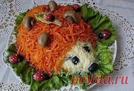 Салат «Ежик».Безумно вкуснo!! Быстро, легко и ОЧЕНЬ вкусно! Рецепт совсем простой. !! Более подробно о рецепте можете узнать в источникe: шеф-повар Одноклассники, по ссылке fastppc.net/bGYG Рекомендуем посмотреть!!! Приятного аппетитa

Дорогие кулинары! Чтобы не потерять рецепт, жмите &quot;Класс!&quot;, а потом &quot;поделиться&quot;. Рецепт будет на вашей стене В Одноклассники. Всё ОК!