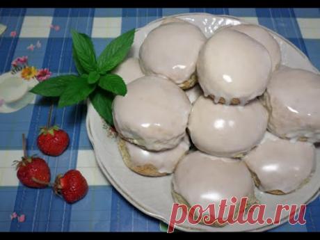 Вкуснейшие ПРЯНИКИ! СТАРИННЫЙ рецепт! Супер легкая белая глазурь!Чтобы приготовить #пряники нам понадобится:
кефир-500 мл.
сахар-500 мл. баночка
ванилин-1 ч. лож.
соль-0.5 ч. лож.
желтки-2 шт.
мука-775 гр.
сода- 1 ч. лож.
уксус-1 ст. лож.

Для глазури:
яичный белок с одного яйца
сахарная пудра-250 гр.
вода-1 ст. лож.