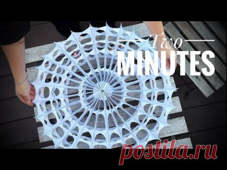 БЫСТРО делаем снежинку из БУМАГИ / DIY TSVORIC