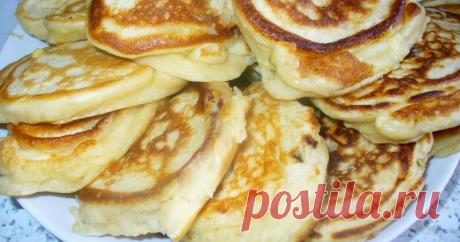 Оладьи с сыром и зеленью «Хачапурики» Готовятся оладьи с сыром и зеленью элементарно,плюс, очень вариативны: вместо кефира можно взять ряженку, простоквашу, сыворотку.