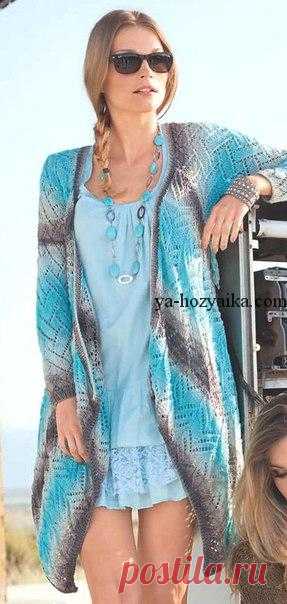 Кардиган с ажурным узором спицами. Модный кардиган спицами из секционной пряжи.