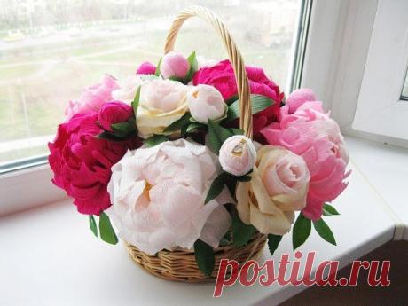 Конфетные пионы из гофрированной бумаги.