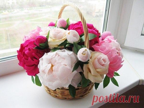 Конфетные пионы из гофрированной бумаги.