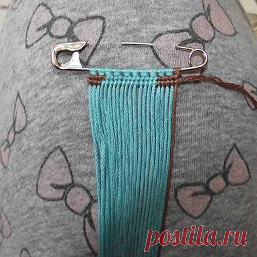 Safety pin brooch Friendship Bracelet Tutorial - BraceletBook.com