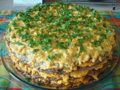 Готовим изумительный лёгкий печеночный торт
Надо взять:
2 куриных грудки (400 г филе),
800 г печени (у меня говяжья).
(можно вообще на одной печени сделать без добавления филе).
1 большая луковица,
2 зубчика чеснока,
4 яйца,
0.3 стакана молока 1,5%,
3-4 ст.ложки отрубей,
соль,
перец (по вкусу),
можно добавить зелень,
разрыхлитель.
для крема:
натур. йогурт 250-300 г
зубчик чеснока
укроп
морковь 2 шт
2 луковицы
соль
Приготовление:
Сырое филе и печенку прокрутить через мясорубку вместе с луком и