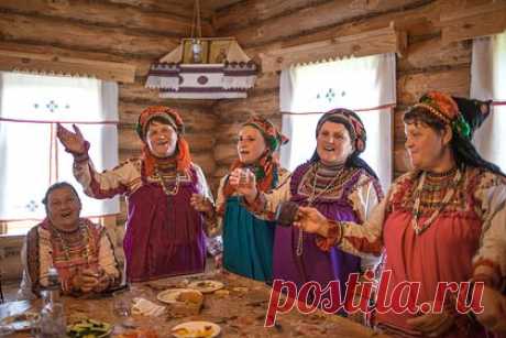В Мордовии создали энциклопедию семи народов республики. В Мордовии появилась энциклопедия фильмов «Наследие», рассказывающая о семи народах республики. В аудиовизуальный сборник вошли киноленты о семи народах, проживающих на территории республики — мордве (эрзя, мокша, шокша), русских, татарах, украинцах, азербайджанцах, евреях и армянах.