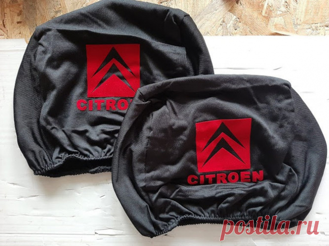Чехлы на подголовник Citroen Ситроен черные с красным 2 шт Чехлы на подголовник Citroen
цвет черные
Чехол выполнен из высококачественной , эластичной ткани белого цвета с цветным логотипом. Чехлы допускают многократную как ручную так и машинную стирку и рассчитаны на длительный срок службы.