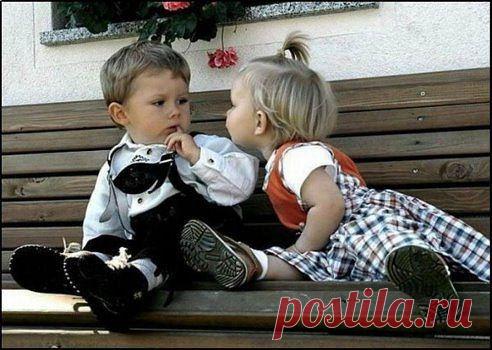 Будешь меня обижать, выйду за тебя замуж, нарожаю 10 детей, а они нарожают 30 внуков, а они нарожают 90 правнуков, и кормить всех должен будешь ты!