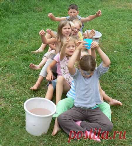 estafette, water door geven boven je hoofd | team competitions