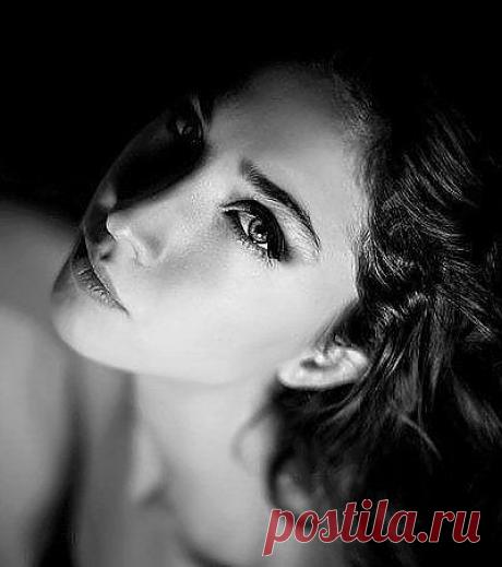 1. Найдите вашу страсть в жизни.

Мы должны начать с мозгового штурма для поиска своей страсти, чтобы она способствовала вашему дальнейшему успеху. К сожалению, большинство людей делают все наоборот.

Будучи людьми, наша немедленная реакция на чью-либо (или наше собственную) новую идею, чаще всего сводится к тому, чтобы выяснить, почему эта идея не будет работать. Я знаю, это грустно, но это факт. Проблема заключается в том, что когда вы начи