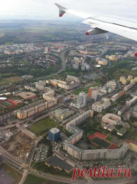 Под крылом самолета - Прага.