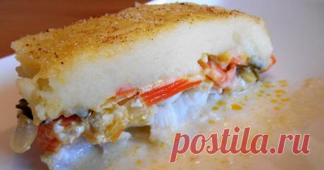 Классный рецепт - Картофельная запеканка с рыбой! Для этого рецепта хорошо подходит замороженая рыба - минтай, треска и т.п. Потребуется время на подготовку, но результат того стоит - вкусная запеканка, минимум жира и копоти на кухне, сытая и довольная семья.  Попробуйте !  Вы можете моделировать объем и приготовить как в большой форме для запекания, так и в небольших - порционных.