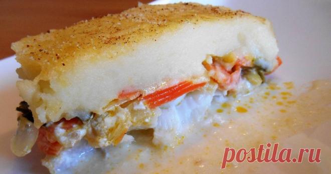 Классный рецепт - Картофельная запеканка с рыбой! Для этого рецепта хорошо подходит замороженая рыба - минтай, треска и т.п. Потребуется время на подготовку, но результат того стоит - вкусная запеканка, минимум жира и копоти на кухне, сытая и довольная семья.  Попробуйте !  Вы можете моделировать объем и приготовить как в большой форме для запекания, так и в небольших - порционных.