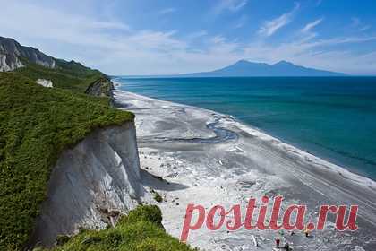 В МИД Японии рассказали о будущих мерах Токио в отношении Курил и Украины. Токио поддерживает территориальную целостность Украины и обеспокоен ростом российского военного присутствия на границах с ней, правительство намерено продолжить дипломатические контакты для реализации притязаний на Курилы, заявил замглавы бюро по европейским делам МИД Японии Шуичи Токуда.