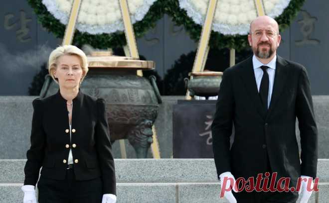 Глава Евросовета обвинил главу Еврокомиссии в превышении полномочий. Мишель обвинил фон дер Ляйен в превышении внешнеполитических полномочий из-за подписания миграционного соглашения с Тунисом, где Евросовет «остался в стороне». Spiegel называет конфликт чиновников «причудливой борьбой за власть»