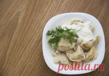 Вареники с картошкой и грибами Наверняка многие не откажутся от пышных и вкусных вареников с картошкой и грибами.