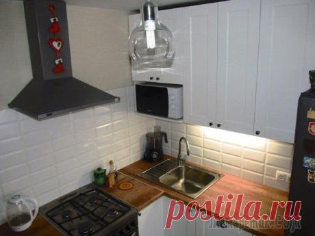 Моя кухня: в скандинавском стиле Рассказ Светланы из Новополоцка:
— У нас двухкомнатная квартира (дом построен в начале 1960-х годов) с маленькой шестиметровой кухней. Вопрос о перепланировке не стоял, поскольку гостиная является и н...