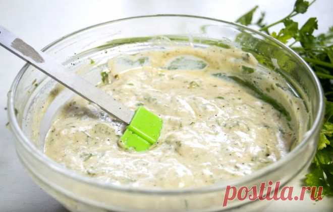 Заправка для салата. 20 рецептов, как вкусно приготовить в домашних условиях Что немаловажно, такая заправка для салата обычно быстро и легко готовится, а также отлично хранится в холодильнике какое-то время.