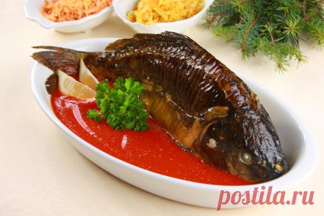 Запеченный фаршированный карп
Отличный рецепт приготовления рыбы карп, фаршированного грибами с манной кашей и запеченного целиком.