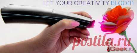 CreoPop: ручной 3D принтер  //  Производитель CreoPop создал оригинальное 3D устройство в виде ручки, которое рисует объемные предметы специальными чернилами. Эти полимерные чернила для миниатюрного принтера представляют холодный раствор, безвредный для человека. Такой ручкой CreoPop 3D можно нарисовать что-нибудь интересное на коже, без вреда для пользователя.