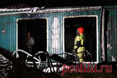 В Кемерово после гибели 22 россиян предложили лицензировать дома престарелых. Глава Кемеровской области предложил ввести институт лицензирования частных домов престарелых после того, как при пожаре в местном приюте погибли 22 россиянина. Губернатор региона Сергей Цивилев пообещал выйти с законодательной инициативой о введении института лицензирования подобных учреждений.