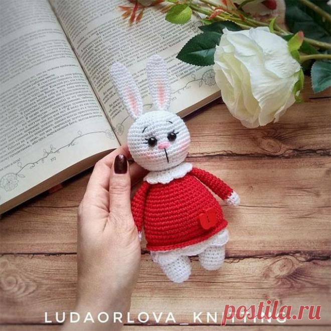Бесплатный мастер-класс по вязанию Милая зайка крючком. Автор описания - Людмила Орлова. 🧶Схемы вязания игрушек IRINELY.ART🧵
