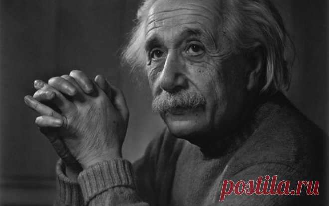 Я не знаю, каким оружием будет вестись третья мировая война, но четвёртая — палками и камнями.