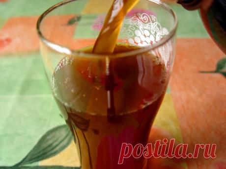 Вкус лета! Лучшее спасение от жары - хороший глоток прохладного кваса. Тем более, что этот всеми любимый напиток не только освежает, но еще и обладает множеством полезностей. 
Мой муж делает обалденный хлебный квас. 
. 
#вкуслета #летнийнапиток #жаралето #квас #квасок #мужлюбимый