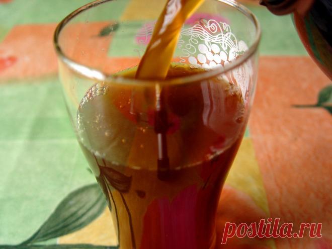 Вкус лета! Лучшее спасение от жары - хороший глоток прохладного кваса. Тем более, что этот всеми любимый напиток не только освежает, но еще и обладает множеством полезностей. 
Мой муж делает обалденный хлебный квас. 
. 
#вкуслета #летнийнапиток #жаралето #квас #квасок #мужлюбимый