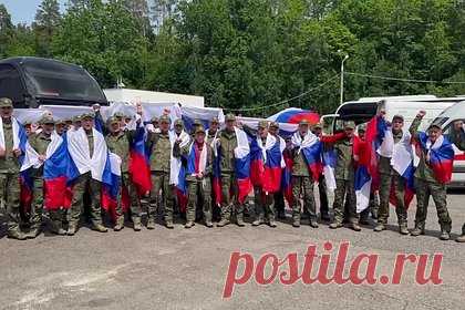 Самолет с вернувшимися из украинского плена российскими бойцами приземлился под Москвой