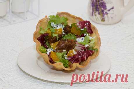 Салат из куриной печени под сметанным соусом — Вкусные рецепты