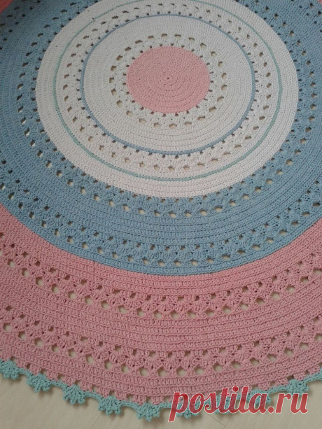 Tapete de croche para decoração de quartos infantis!  Pode ser feito nas cores de sua decoração!  Medida de 1,50 de diamentro  Outras medidas consultar valor  Tapete Baby Jaqueline