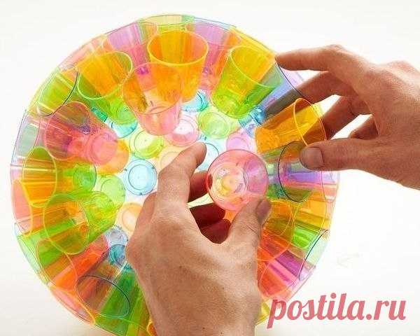 Шарик из пластиковых стаканчиков