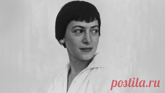 Урсула Кребер Ле Гуин — американская писательница, автор романов, детских книг и рассказов в жанрах фэнтези и научной фантастики. Она написала «Волшебника Земноморья», «Правило имен», «Крылатых кошек» и много потрясающих книг, от которых захватывает дух. Повлияла на творчество Салмана Рушди, Дэвида Митчелла, Нила Геймана и Иэна Бэнкса. В восемьдесят лет Ле Гуин завела блог, где писала о своем коте, творчестве, детях, внуках и жуках. О деревьях, реках и мимолетной красоте мира. Все её заметки…