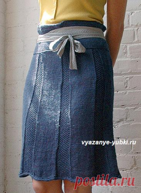 Синяя вязаная юбка из клиньев в джинсовом стиле (спицы).