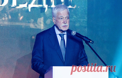 Грызлов заявил, что Запад культивировал на Украине оставленные гитлеровцами семена нацизма. Это привело к ее превращению в нацистское государство, считает посол России в Белоруссии